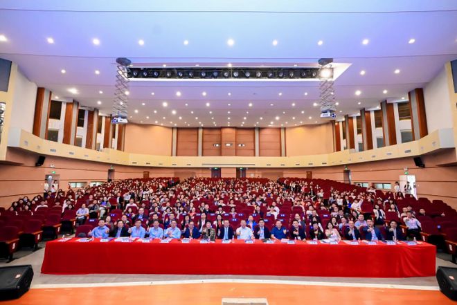 创新引领绿色智能！2024中国静电纺丝非织造材料大会在广东江门召开(图2)