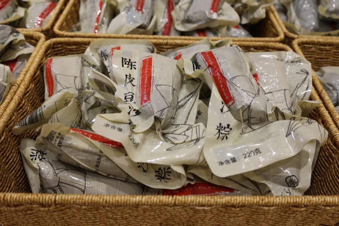 几秒钟一只！“包”出来的亿元产业(图1)