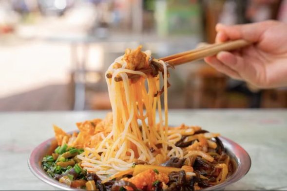 “LuosifenLosers”正消失：螺蛳粉用“土味真实”讲好“中国故事”(图1)