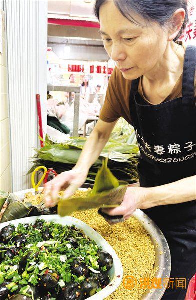 鲜肉粽、红豆粽、咸蛋黄肉牛八宝杂粮粽……舌尖上的端午你“粽”意哪一款？(图2)