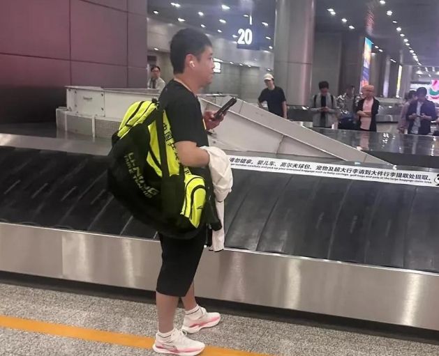 国乒端午记！孙颖莎邱贻可纷纷回家团圆马龙现身成都参加活动(图2)