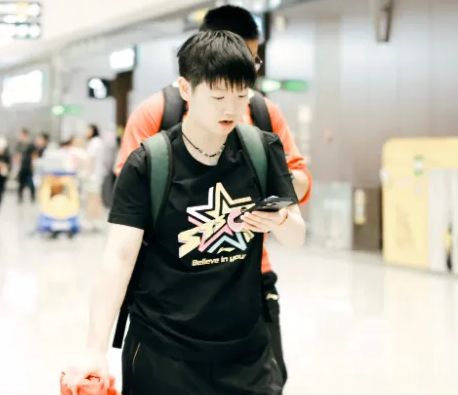 国乒端午记！孙颖莎邱贻可纷纷回家团圆马龙现身成都参加活动(图4)